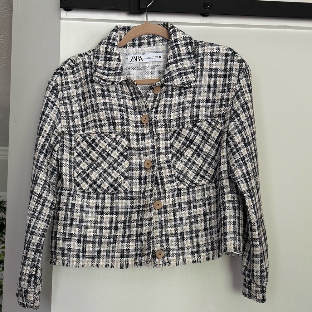 ZARA Black & White Plaid Cropped Jacket with Wood-Tone Buttons